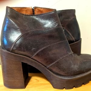 Leather heeled ankle boots - size 37 / 6.5